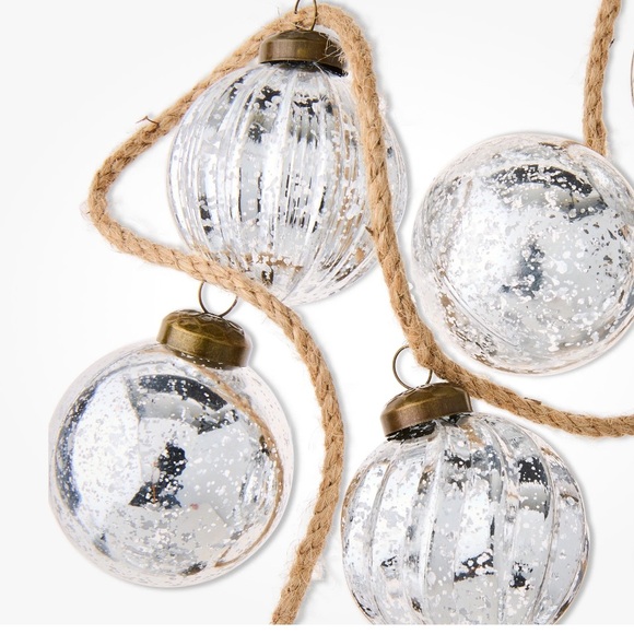 My Texas house shatterproof Silver Ornament Garland 6 ft - Picture 3 of 7